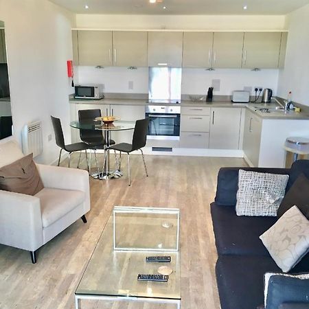 New Central Woking 1 And 2 Bedroom Apartments With Free Gym, Close To Train Station Esterno foto