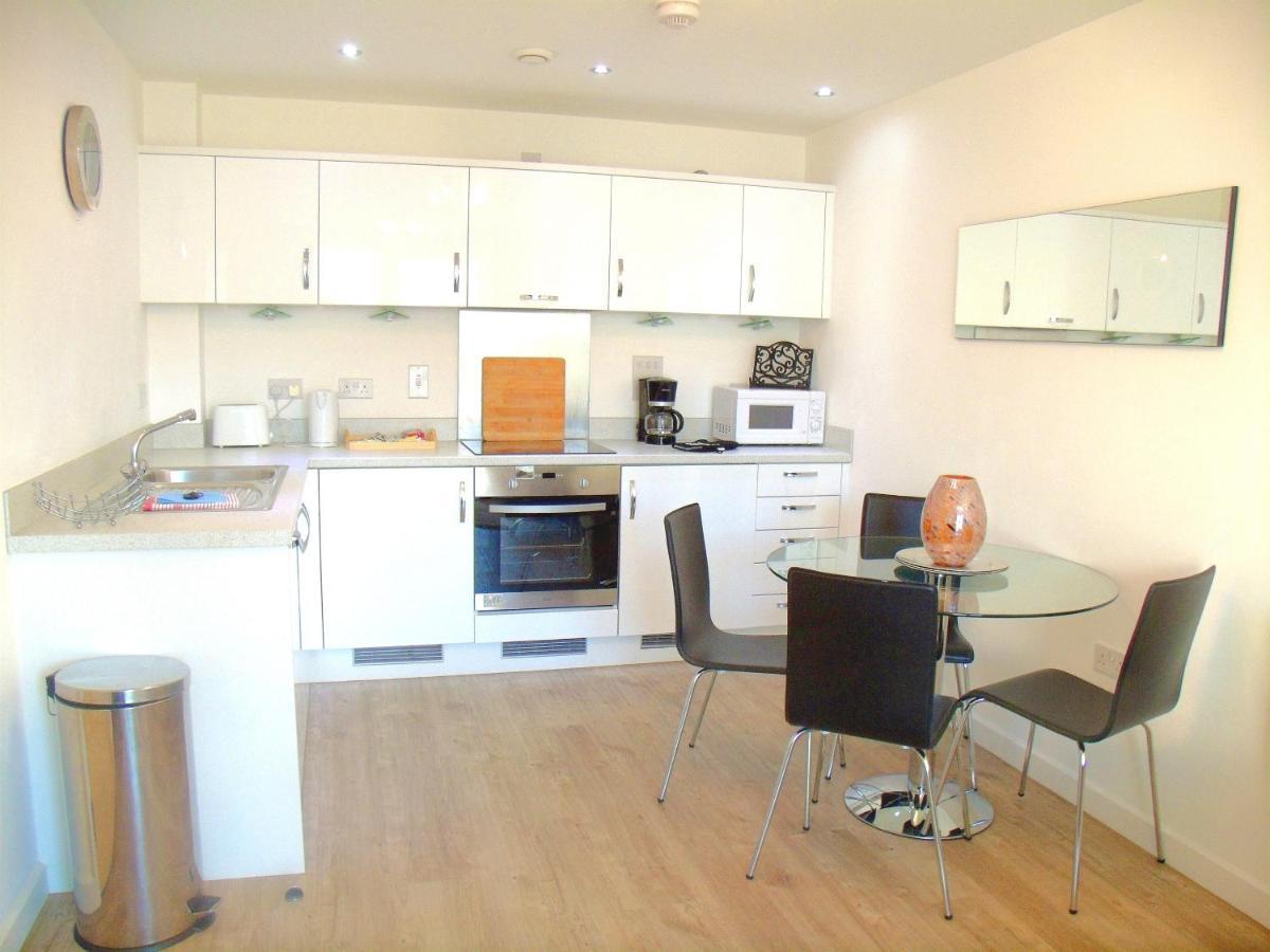 New Central Woking 1 And 2 Bedroom Apartments With Free Gym, Close To Train Station Esterno foto