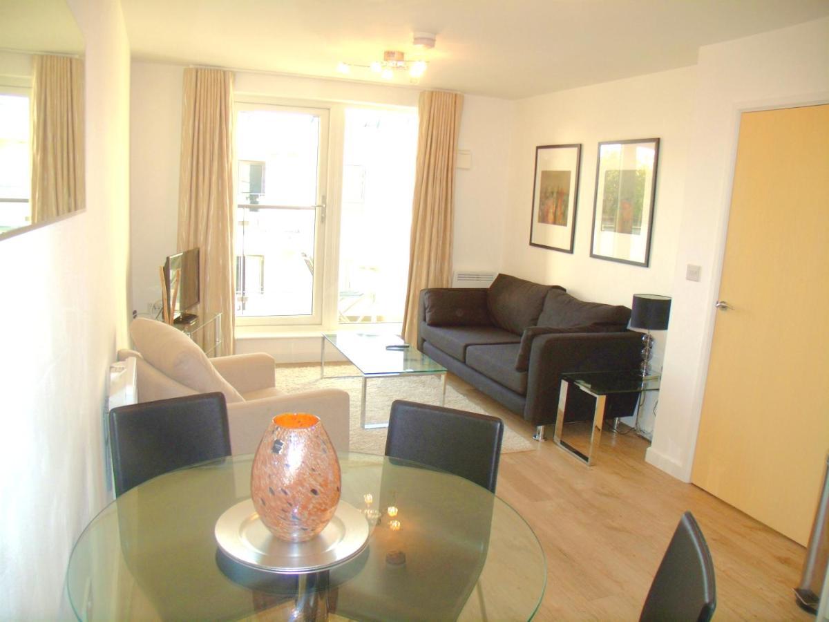 New Central Woking 1 And 2 Bedroom Apartments With Free Gym, Close To Train Station Esterno foto