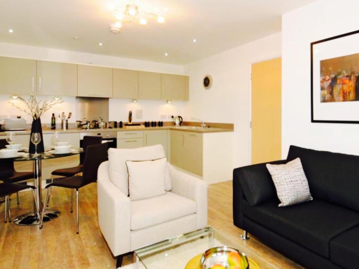 New Central Woking 1 And 2 Bedroom Apartments With Free Gym, Close To Train Station Esterno foto