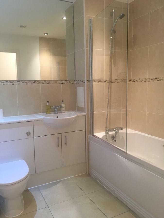 New Central Woking 1 And 2 Bedroom Apartments With Free Gym, Close To Train Station Camera foto