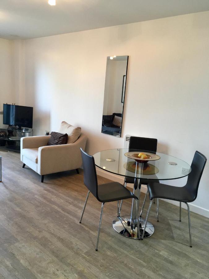New Central Woking 1 And 2 Bedroom Apartments With Free Gym, Close To Train Station Esterno foto