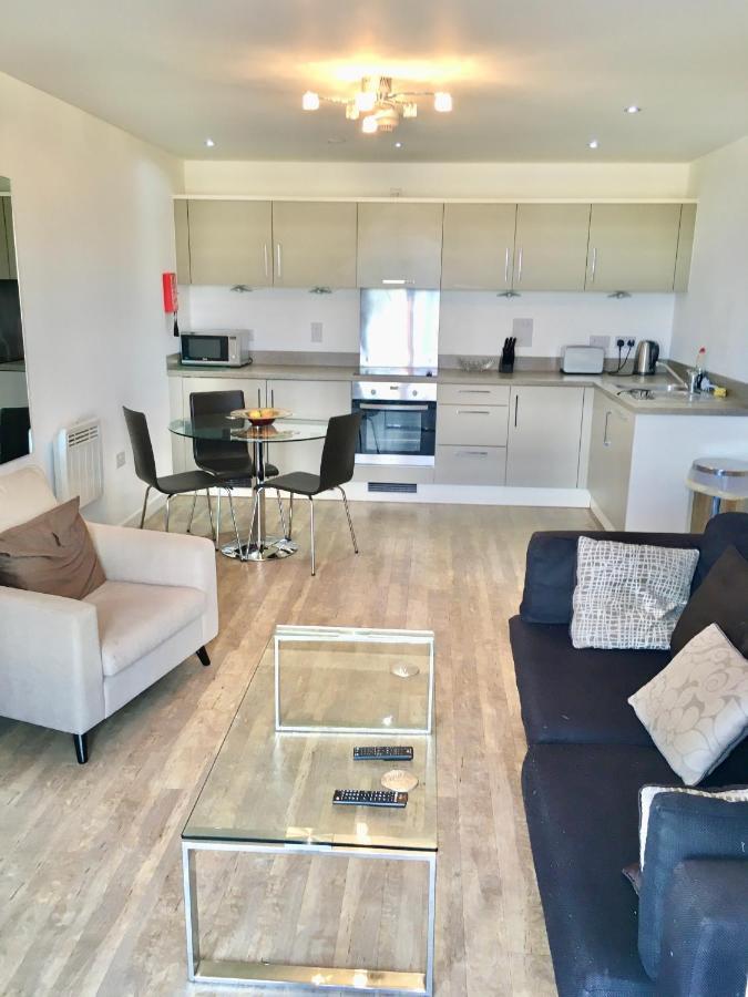 New Central Woking 1 And 2 Bedroom Apartments With Free Gym, Close To Train Station Esterno foto